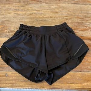 Lululemon Hotty Hot Low-Rise short